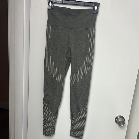 JoyLab Pants - JoyLab Women's High-Rise Gray/Cream Patterned Seamless 7/8 Leggings, XS, EUC